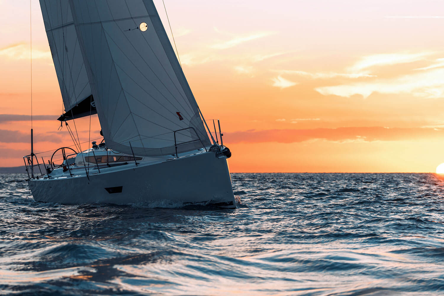 elan-e4-preformance-cruiser-sailing-star-side-sunset